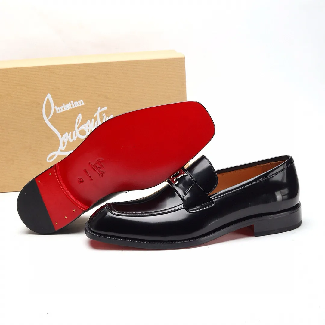 Batch 1,080 yuan 💰••New real shots••CL～High-end men’s 👔casual•loafers with red soles! ••🆑Genuine and top-quality goods from original orders ••✅💯 Purchase goods from top-quality original orders! Original imported patterned cowhide ➕Imported cowhide lining ➕Cowhide feet ➕Original leather outsole~🉑️Feel free to compare the authentic ones! Size: 38-44 (45.46.47 can be customized)